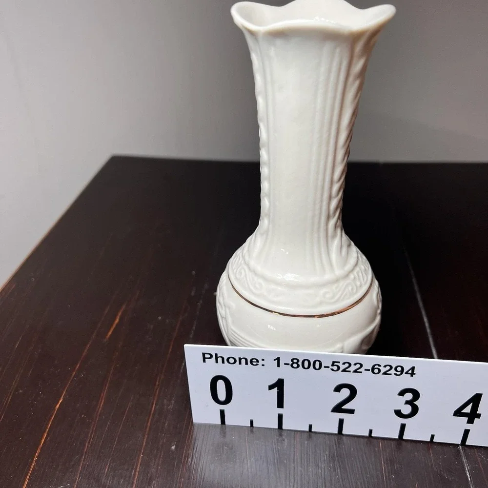 Belleek Claddagh Irish Collection Bud Vase Embossed Hands Heart And Clovers